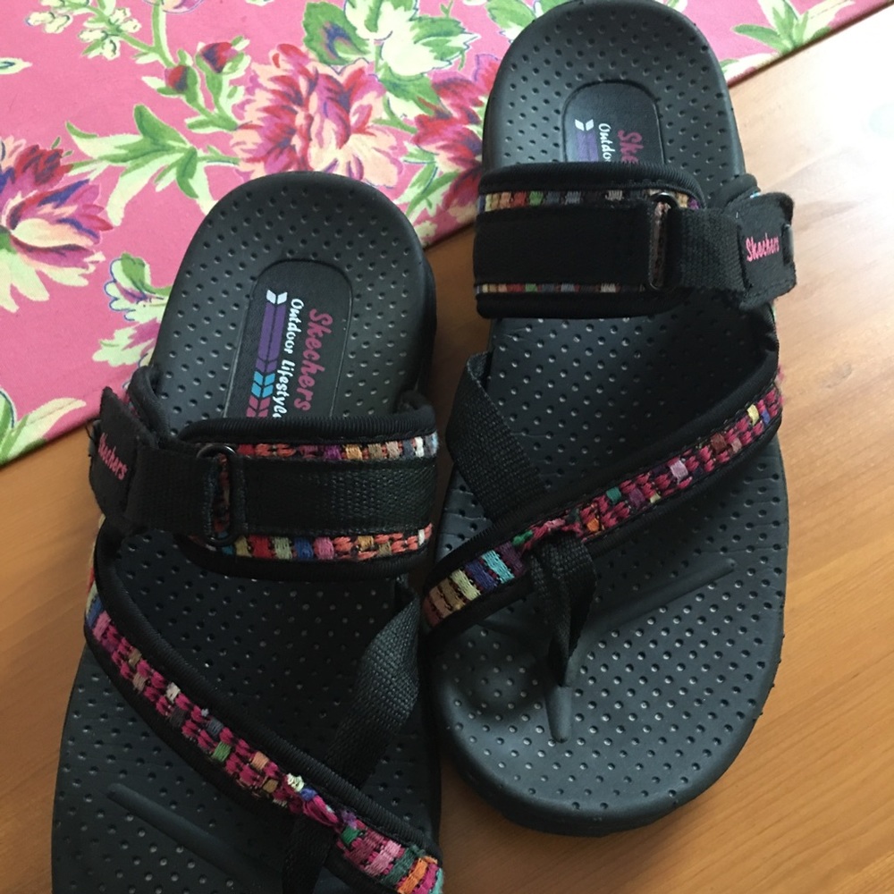 SKETCHERS flip flops